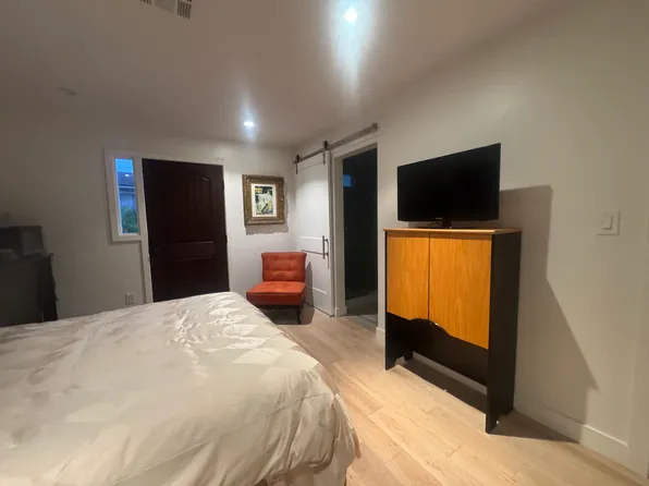 6373 Castejon Dr, La Jolla, CA 92037