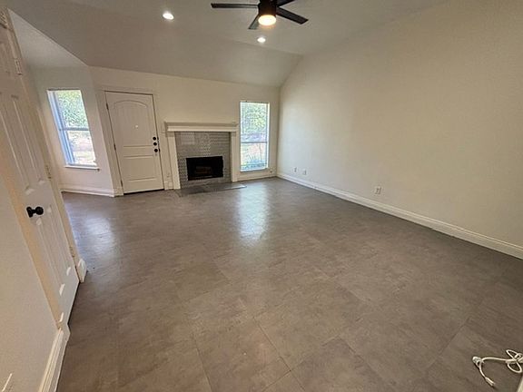 3rd image of 517 Meadowcrest Dr