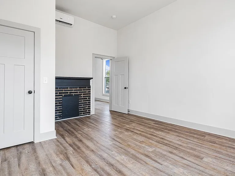 818 E Elm St #1-4 — Photo 6