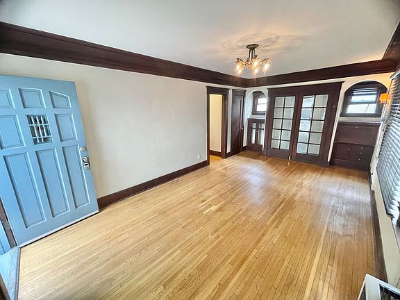 4th image of 366 Carroll Park E APT C