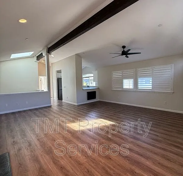 242 Lucas Ln — Photo 9