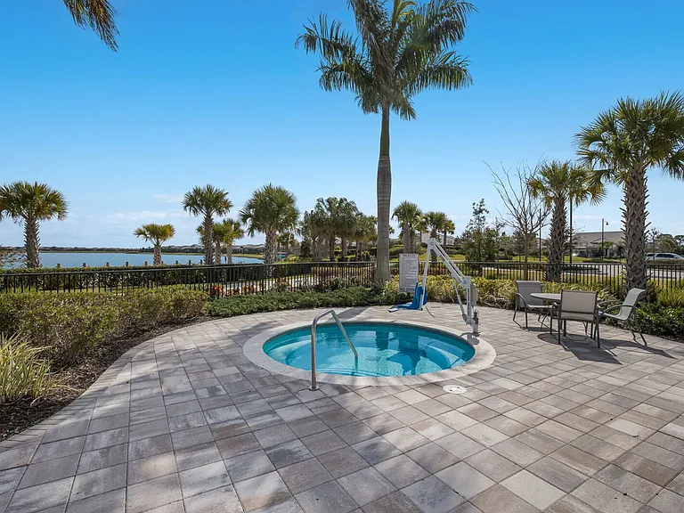 712 Sigsbee Loop — Photo 45