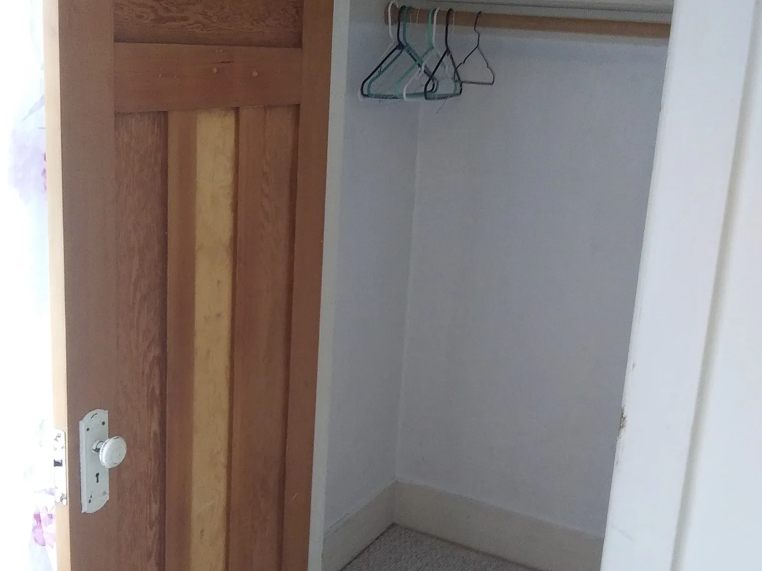 5 bed, 2.5 bath, 5000 sqft, $700 — Photo 3