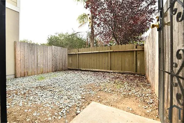 7517 Bancroft Ave — Photo 35