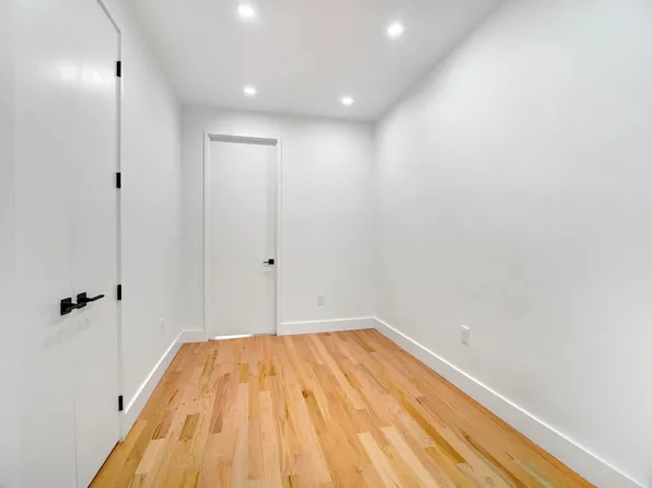 151 Williams Avenue image 13 of 19