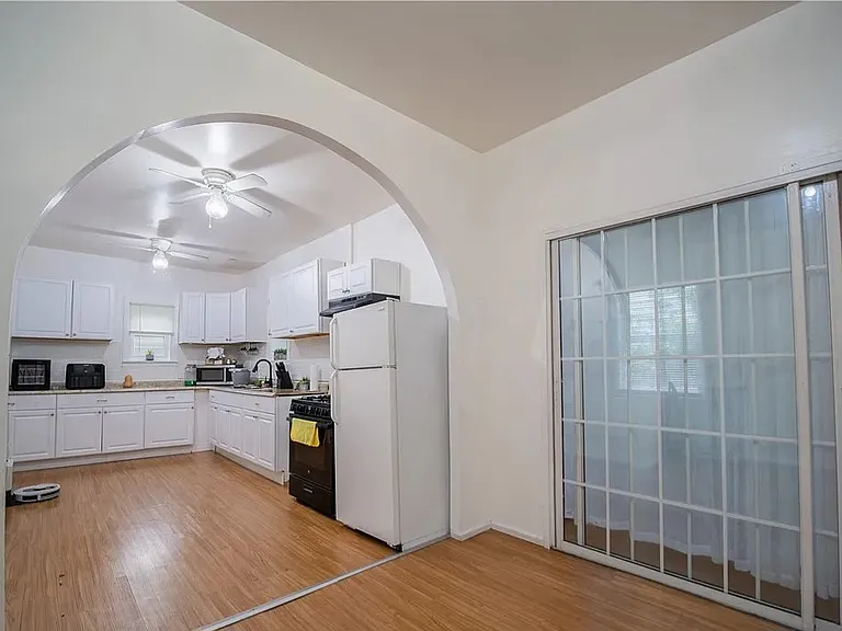 114 Deer St — Photo 2