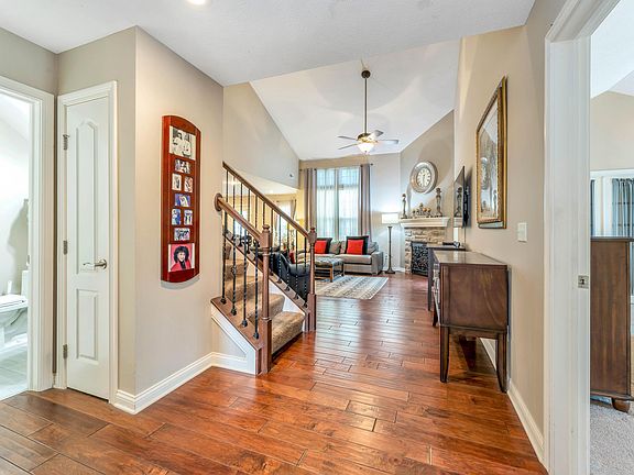 5th image of 5039 Calais Dr