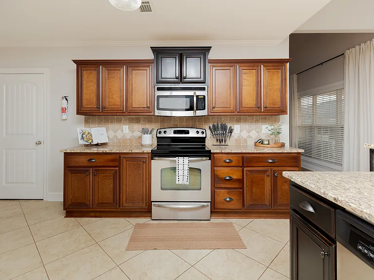 108 Barossa Ct — Photo 31