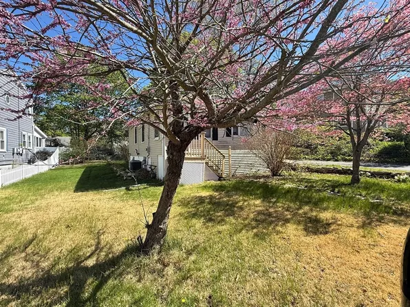 39 Manatee Rd, Weymouth, MA 02189