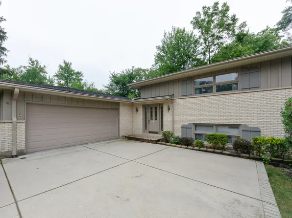 238 S Richmond Ave, Westmont, IL 60559