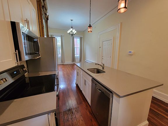3rd image of 2009 Mount Vernon St #1F