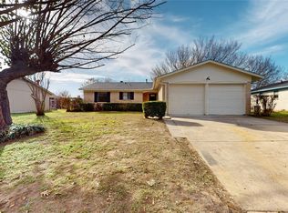 3220 Centennial Rd, Forest Hill, TX 76119