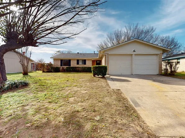 3220 Centennial Rd, Forest Hill, TX 76119