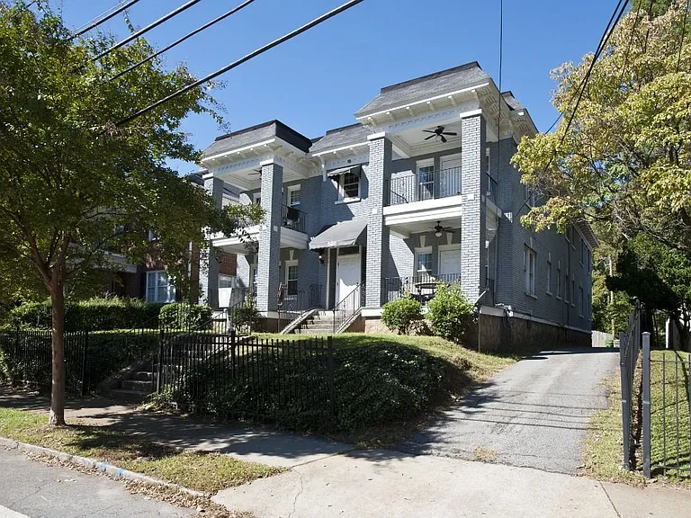 500 Parkway Dr NE #8 — Photo 8