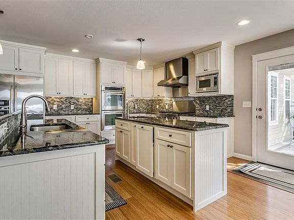 4th image of 4500 Blue Heron Ct