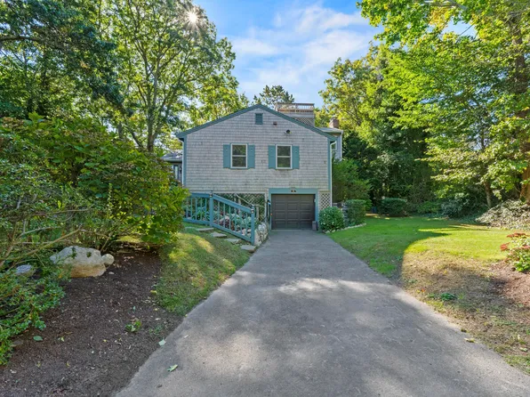 9 Strawberry Hill Road, Falmouth, MA 02540