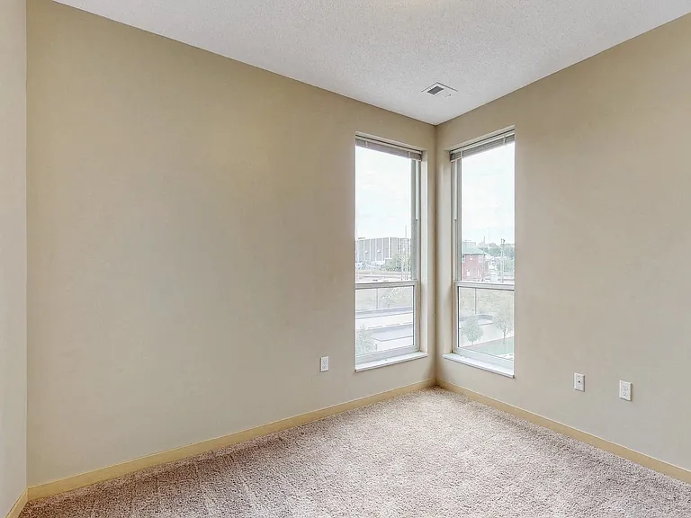 L14 Flats — Photo 46