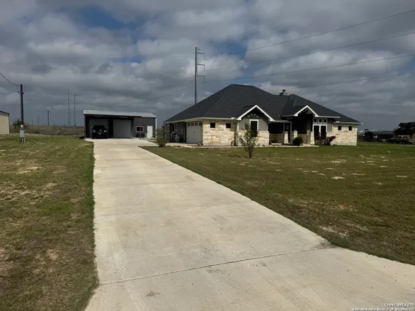 121 Carrizo Ridge, Floresville, TX 78114