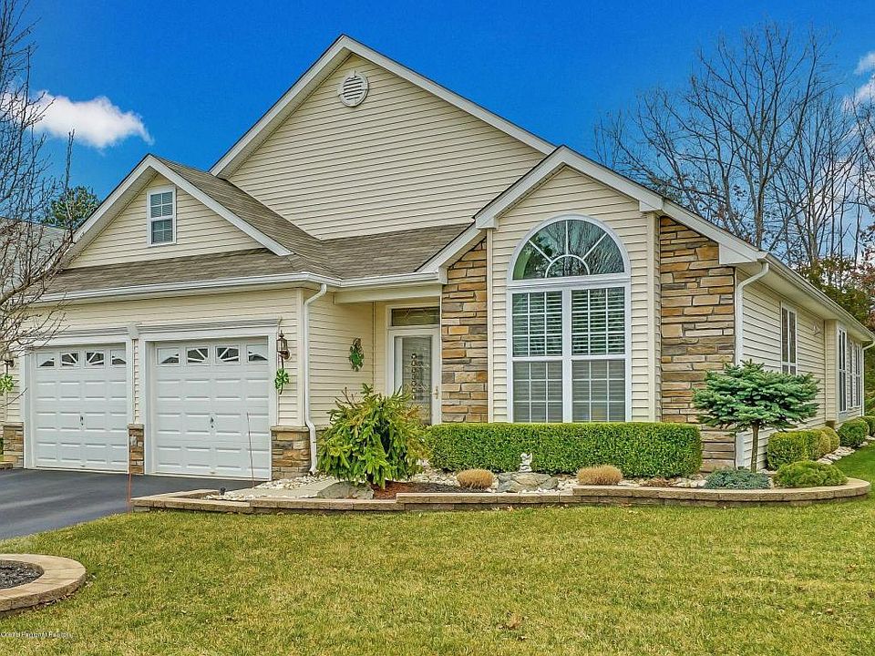 1st image of 324 Damiano Way