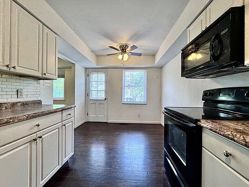 5th image of 648 Broadmoor Dr