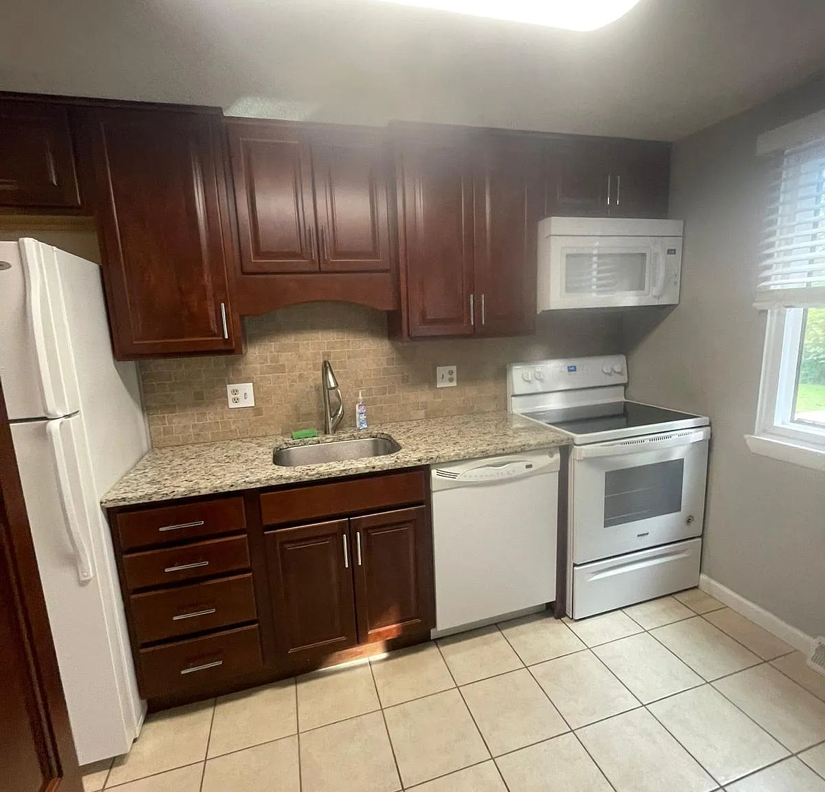 2 bed, 1.5 bath, 1200 sqft, $1,995 — Photo 2