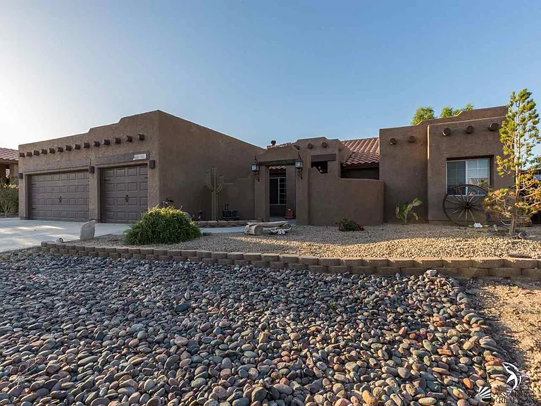 8166 E Lorenzo Ln — Photo 2