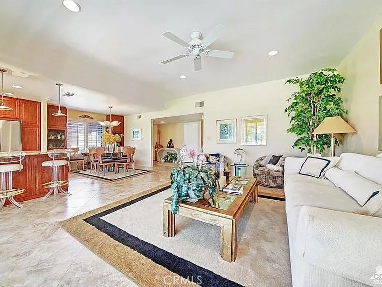 8 Cadiz Dr — Photo 2