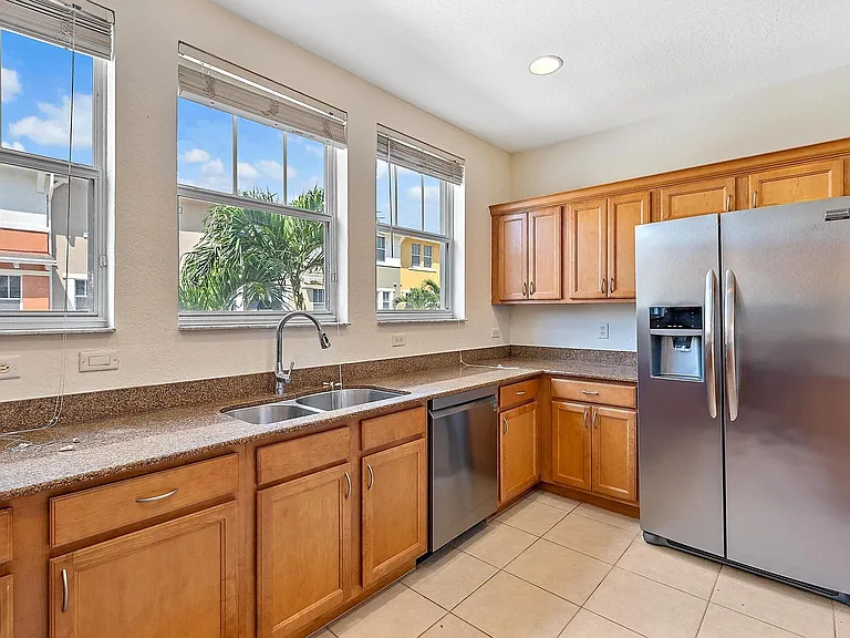 770 Millbrae Ct — Photo 29