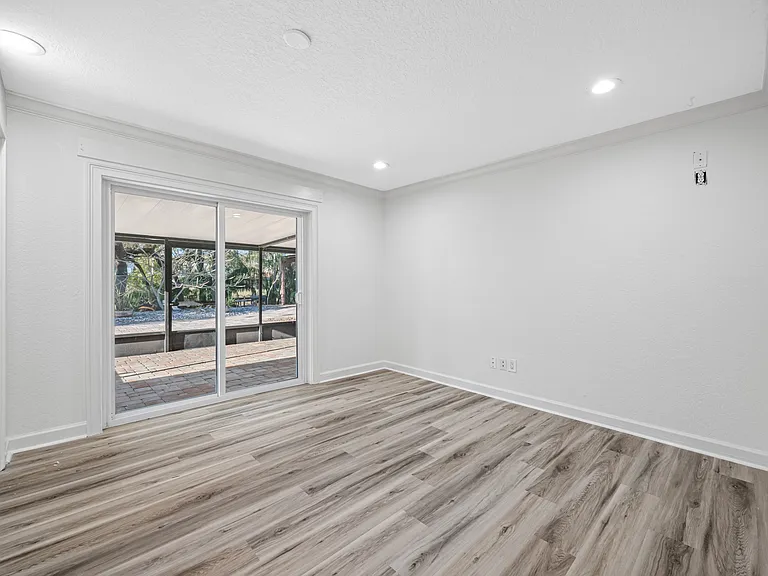 16324 Bonneville Dr — Photo 13