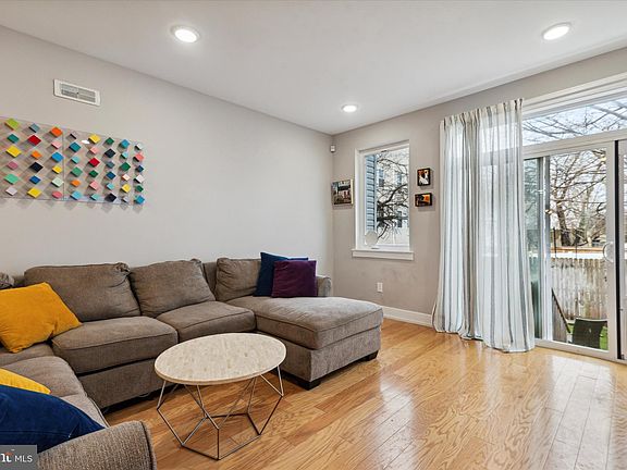 4th image of 2711 W Jefferson St Unit 1