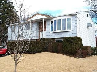 66 Ruby Ln, Plainview, NY 11803