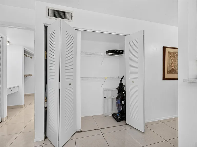 550 SW 2nd Ave #125 — Photo 43