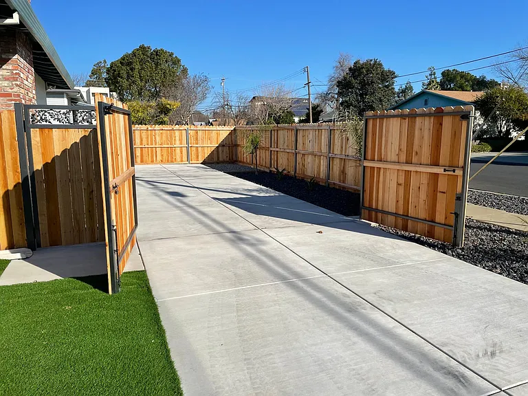 481 McKnight Ln — Photo 4