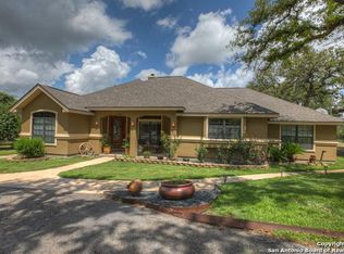 853 Paddy Rd, Floresville, TX 78114
