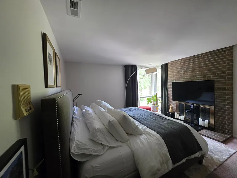 717 Botetourt Gdns — Photo 17