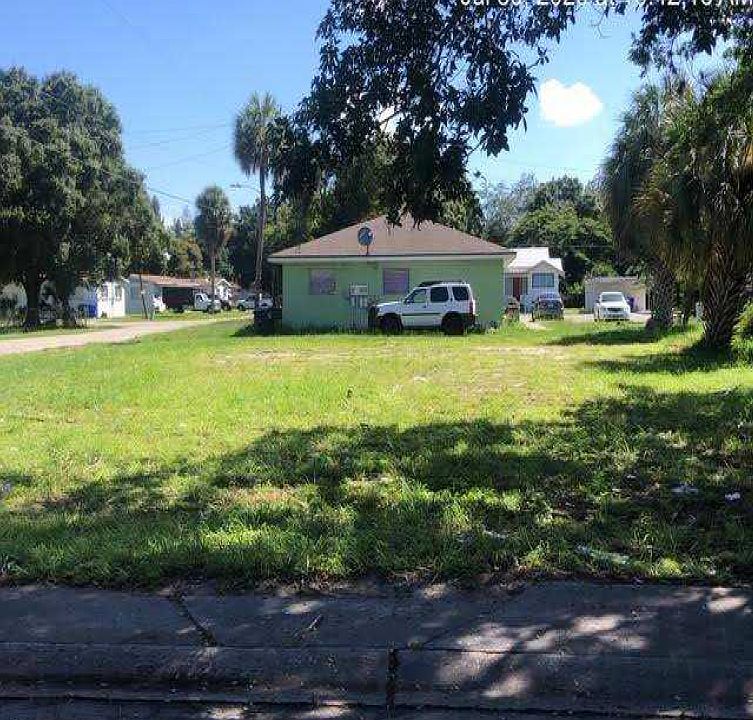 2nd image of 703/705 Karlov St