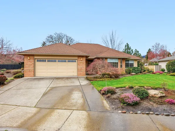 905 Cypress Point Loop, Ashland, OR 97520