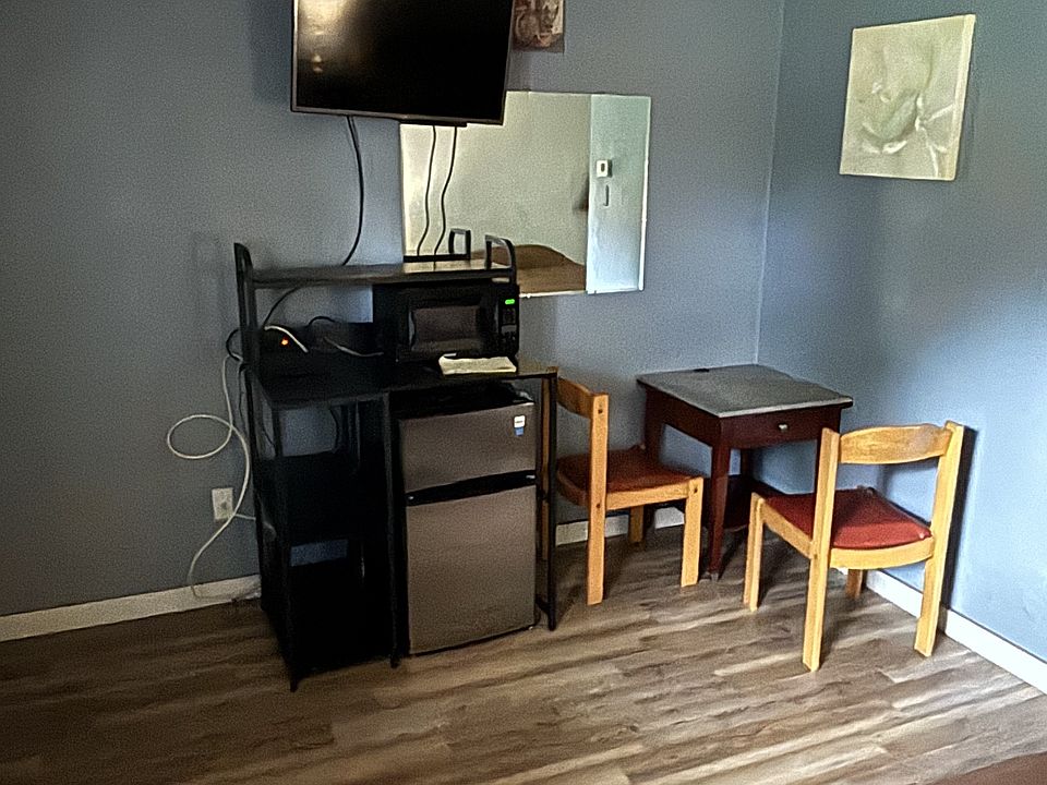 1st image of 429 Somerset Ave #31
