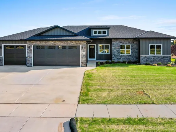 322 Willie Mays Cir, De Pere, WI 54115