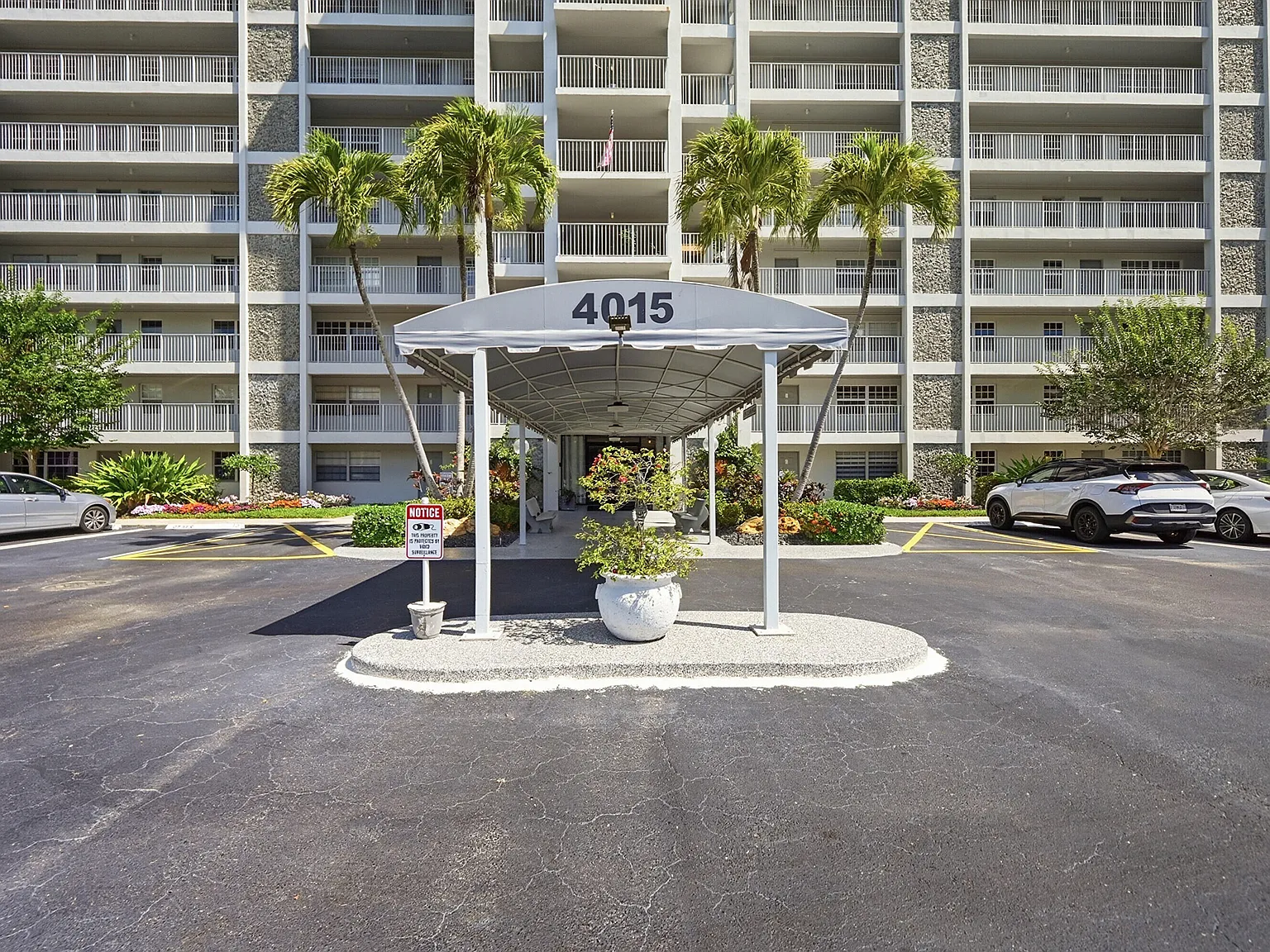 3 bed, 2.0 bath, 1390 sqft, $3,000 — Photo 2