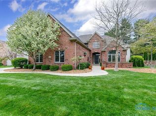 7828 Honeysuckle Ln, Maumee, OH