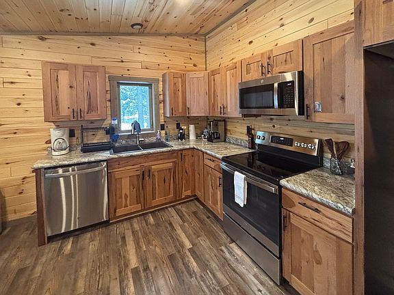 3rd image of 28 Woodside Rd