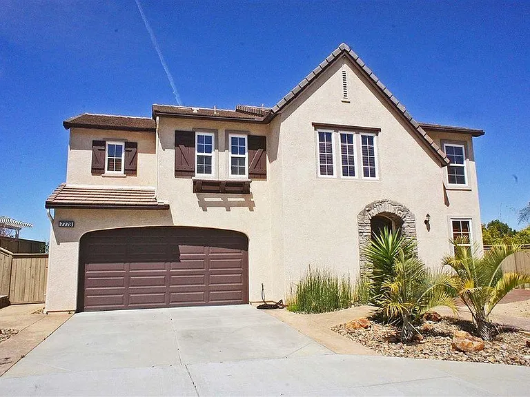 7778 Highwood Ave — Photo 1