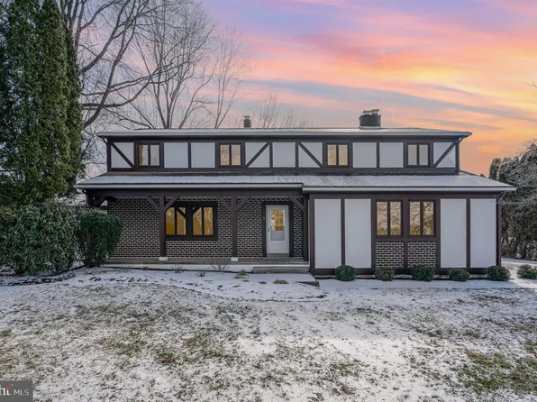 8 Mayapple Dr, Hummelstown, PA 17036