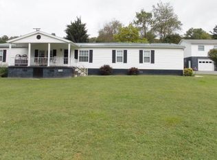 580 Maple Fork Rd, Mount Hope, WV 25880