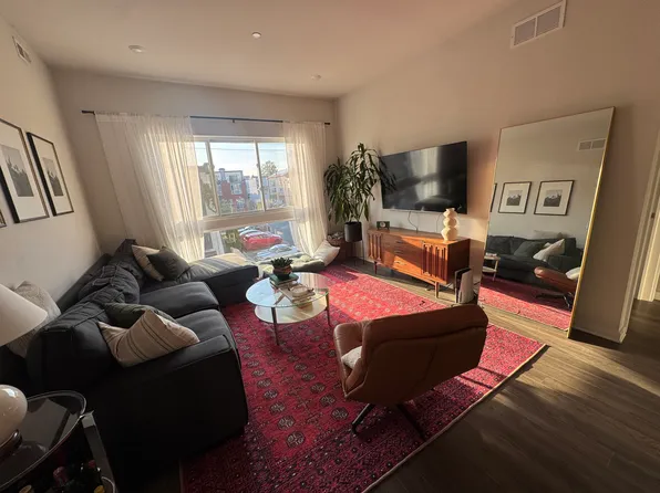 1030 N 2nd St #217, Philadelphia, PA 19123