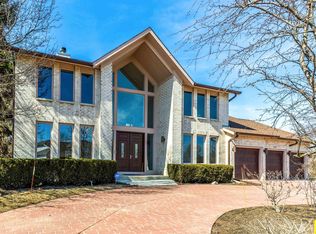 1995 Wilshire Ct, Buffalo Grove, IL 60089