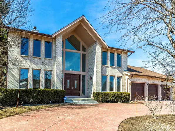 1995 Wilshire Ct, Buffalo Grove, IL 60089