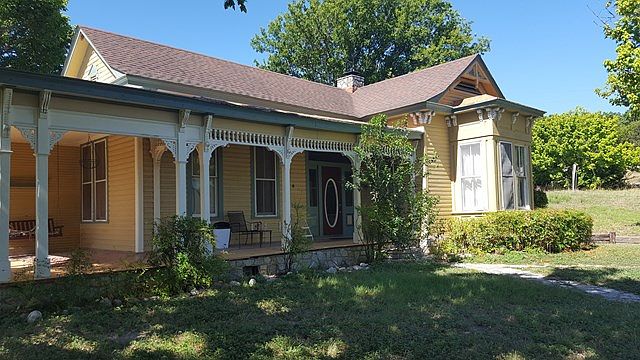 1st image of 135 Deer Park Ln