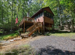 2128 Southport Dr, Bushkill, PA 18324
